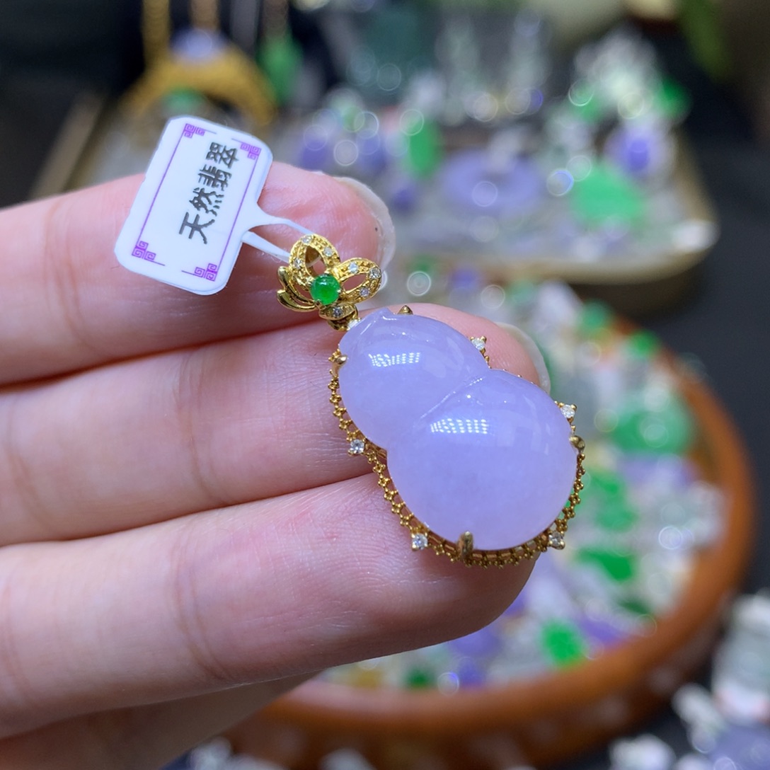 颈饰18K金镶嵌翡翠