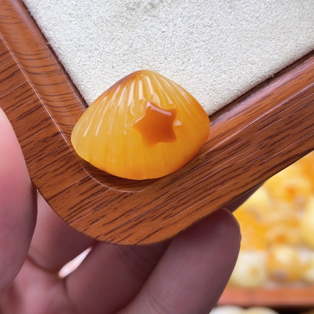 琥珀裸石未镶嵌蜜蜡
