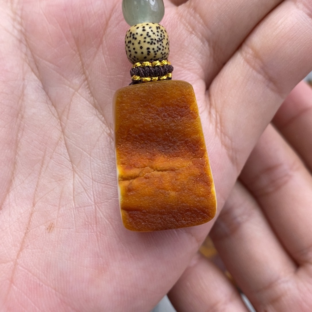 琥珀吊坠(赠链)未镶嵌
