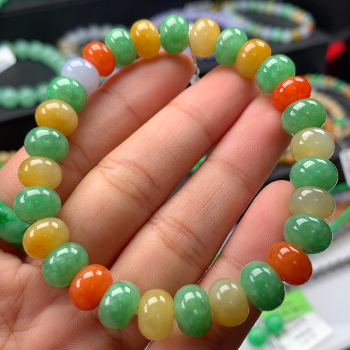 翡翠手镯未镶嵌卡