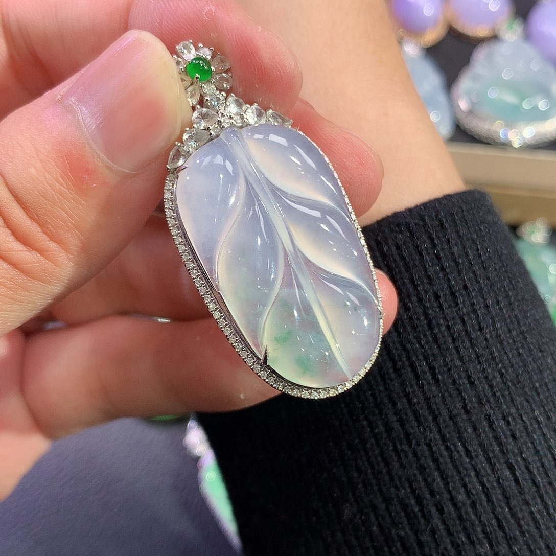 翡翠吊坠(赠链)18K金镶嵌