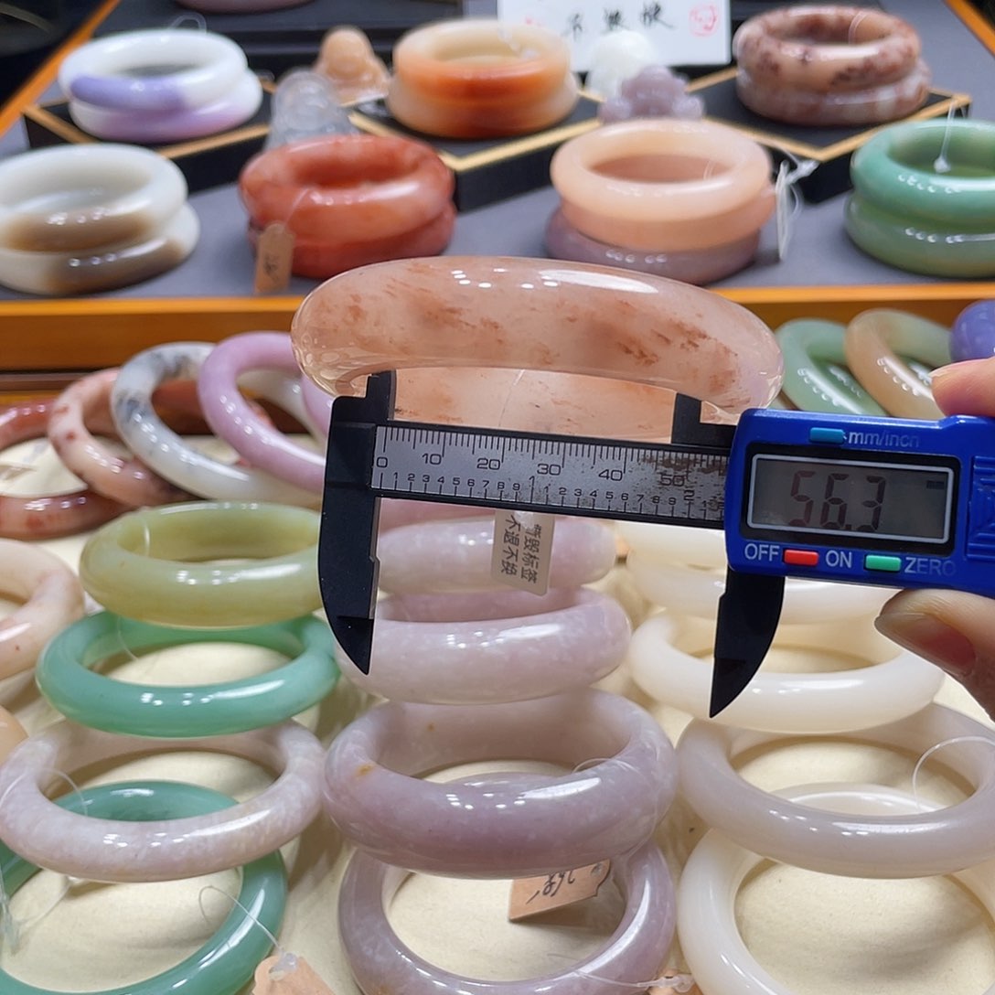 未镶嵌手镯石英岩玉