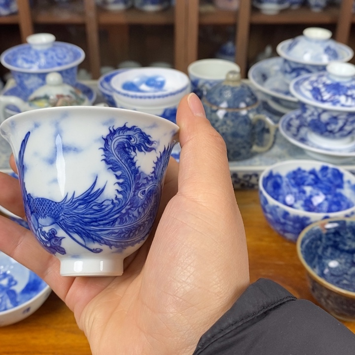 青花手绘凤凰铃铛杯