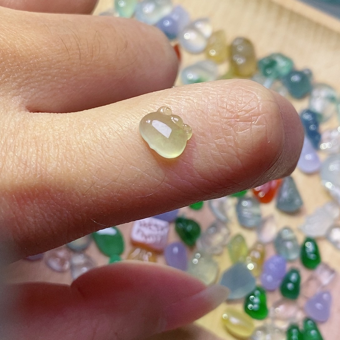 翡翠颈饰未镶嵌翡翠