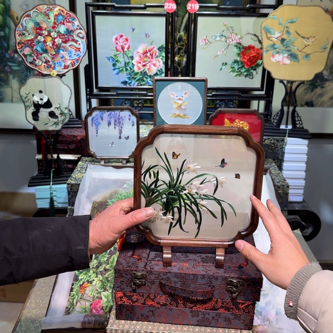 刺绣刺绣工艺精湛