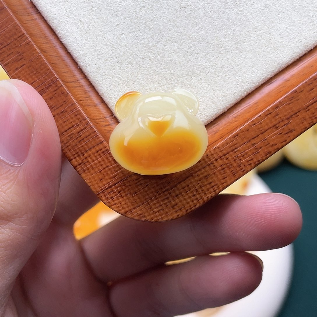 琥珀裸石未镶嵌蜜蜡