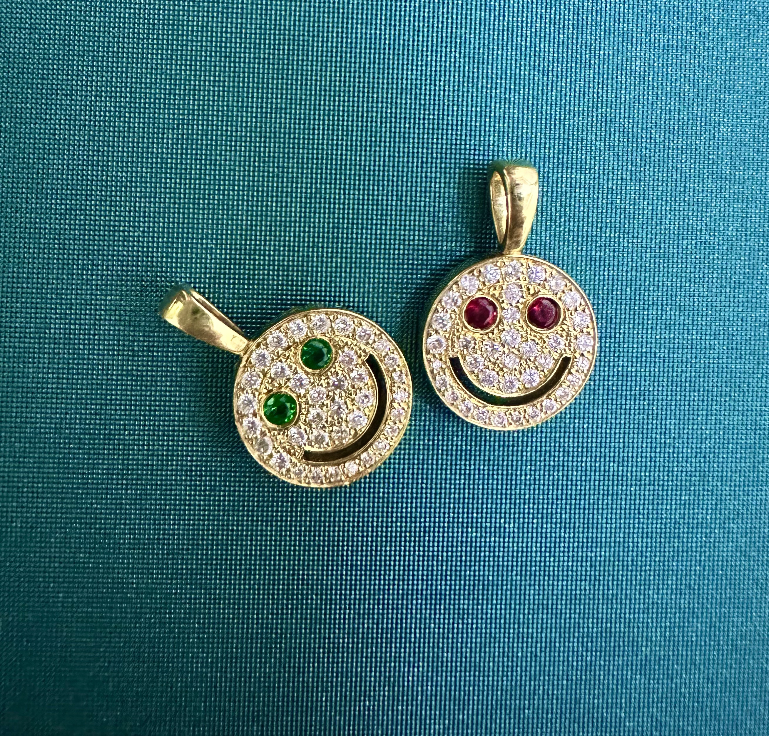 18k金钻石吊坠红宝石祖母绿 多样性发一件