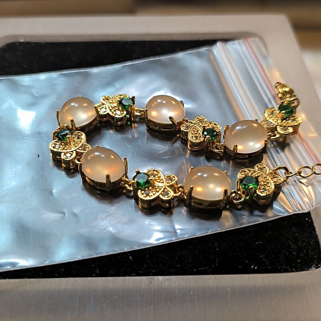 余***石英岩玉未镶嵌戒面