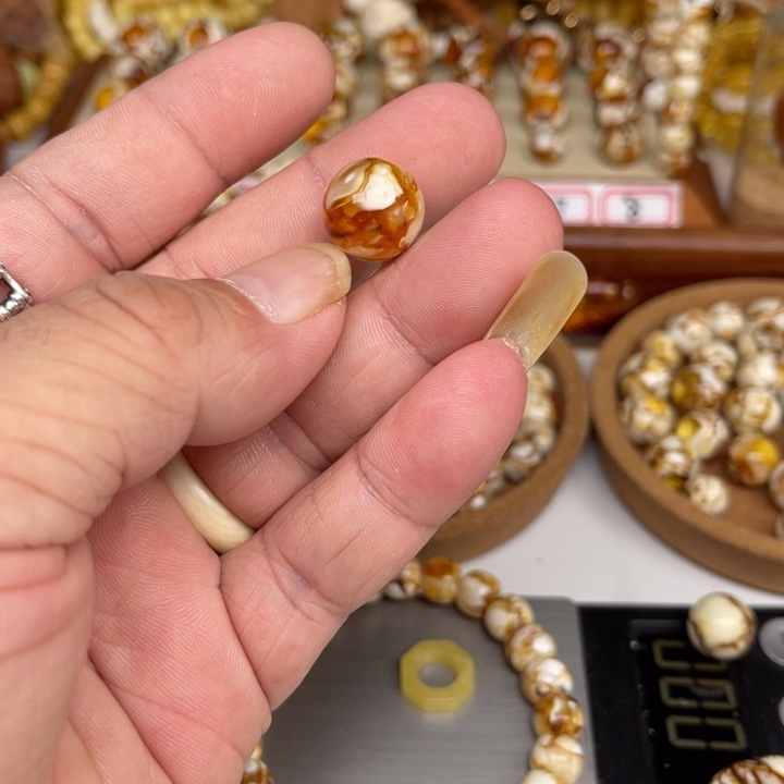 琥珀裸石未镶嵌小***46号