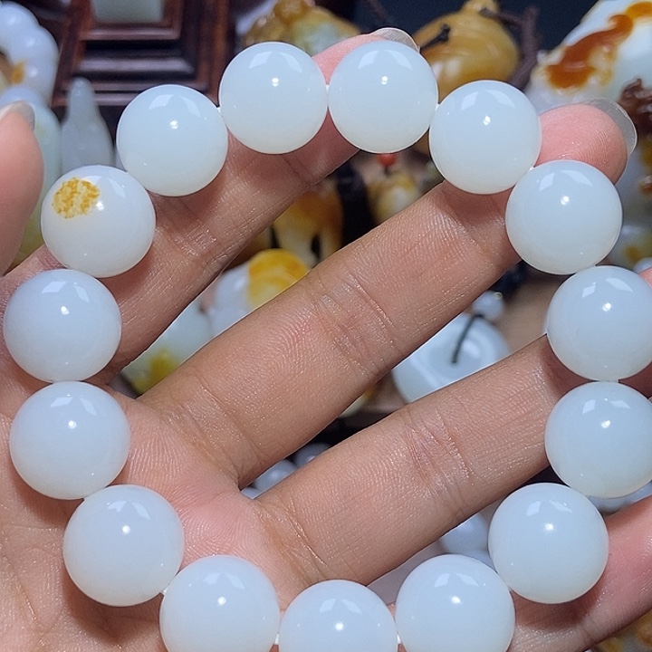 風***阻和田玉未镶嵌颈饰