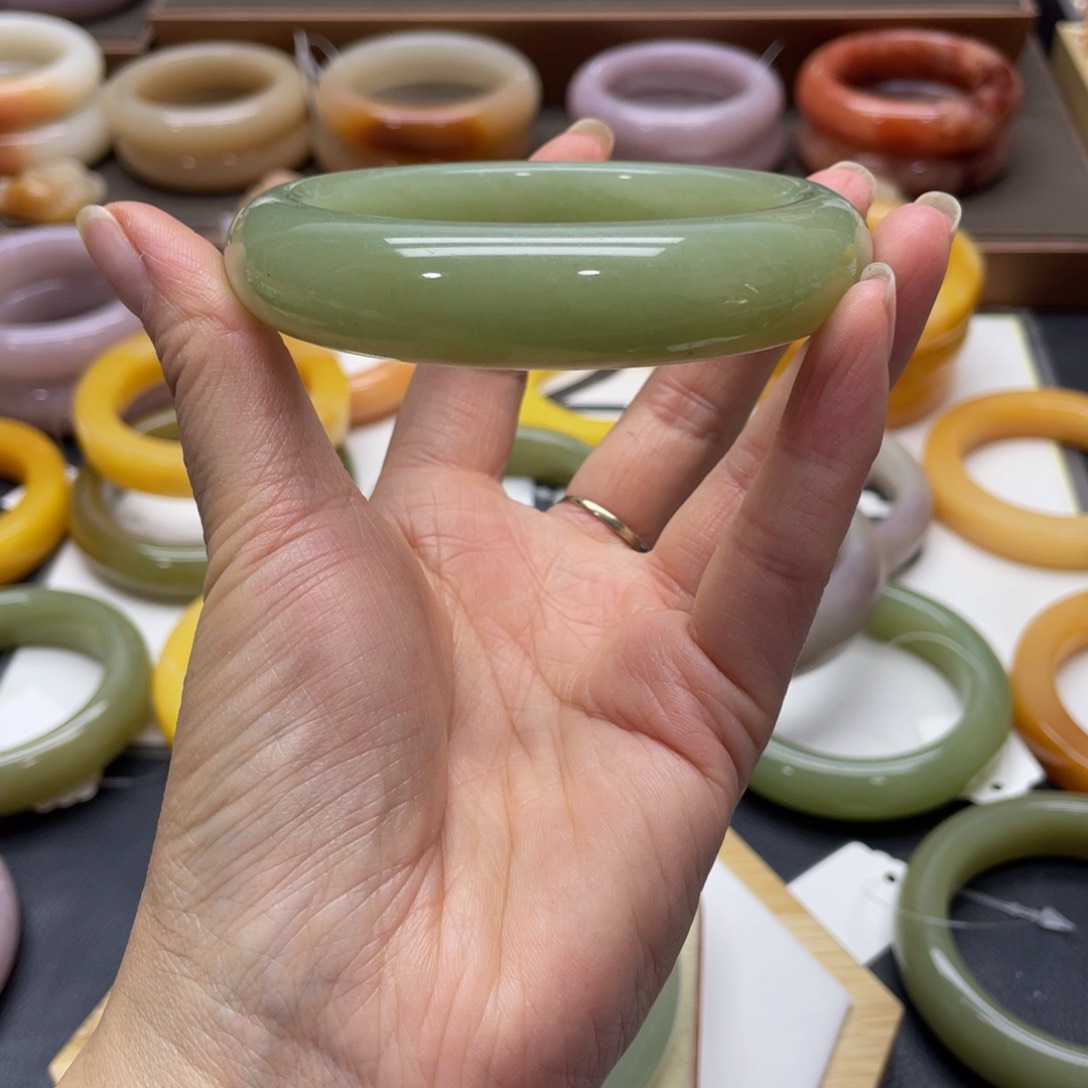 石英质玉未镶嵌手镯岁**好