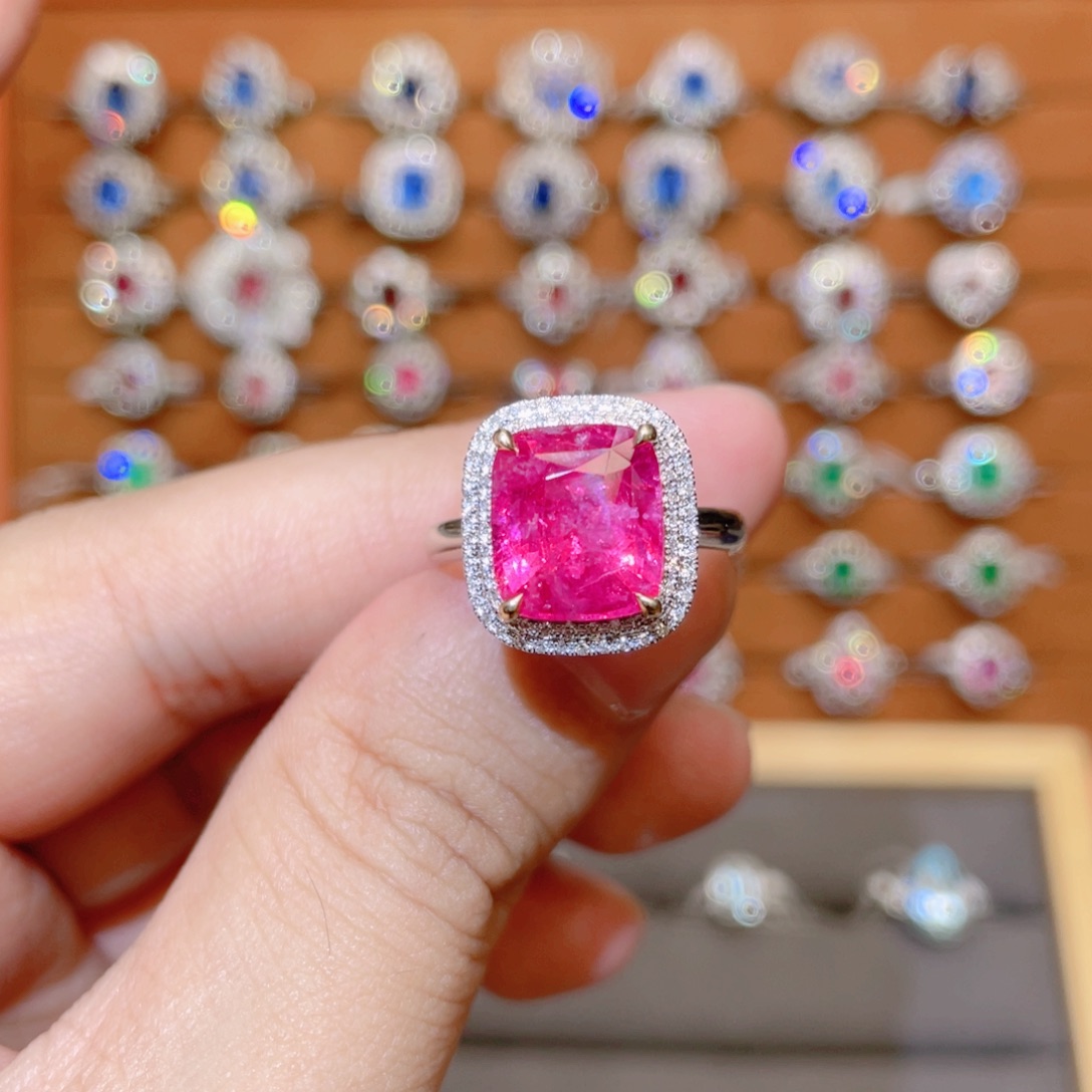 尖晶石18K金镶嵌戒指5.17ct 马亨盖 无烧热粉