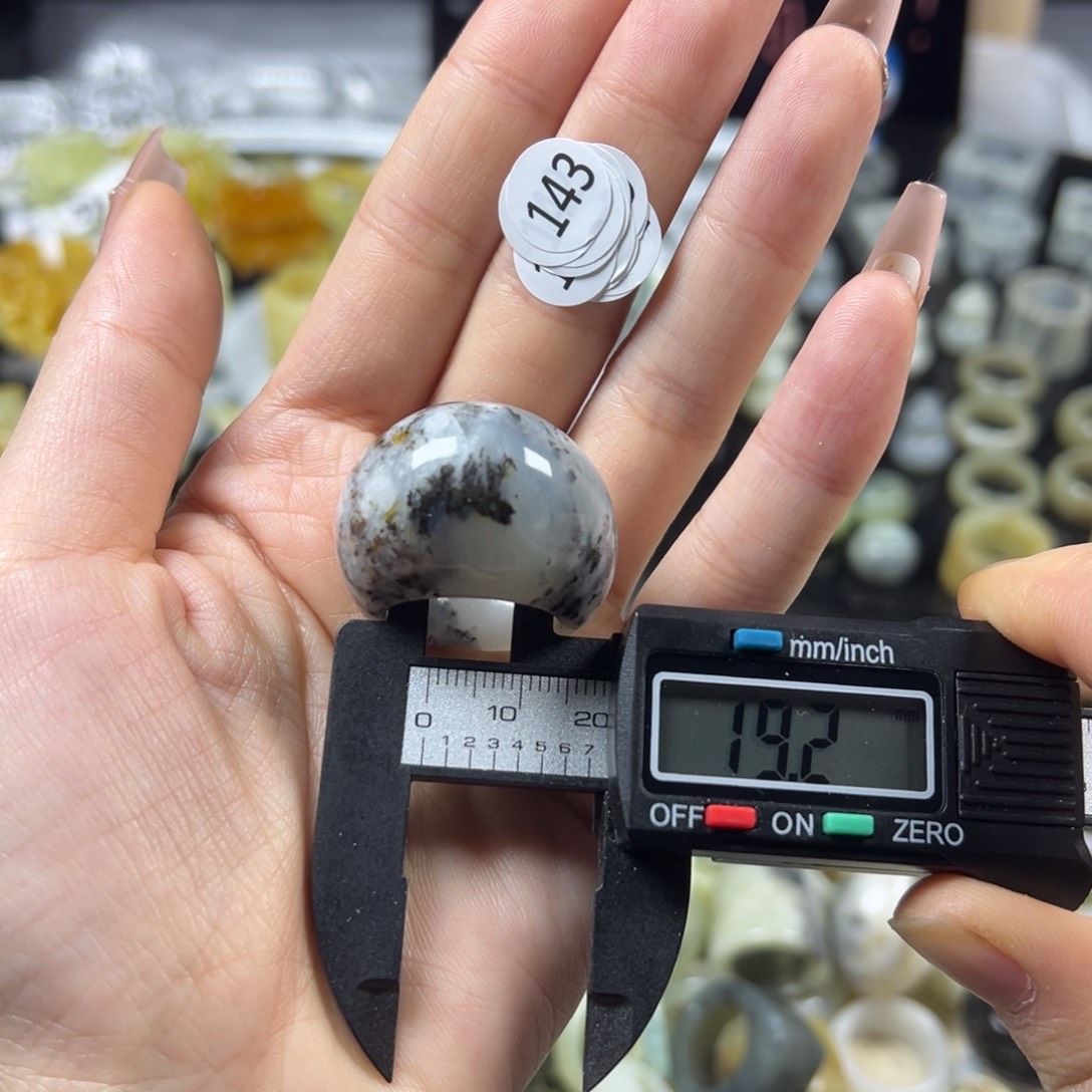 蛇纹石玉未镶嵌戒指