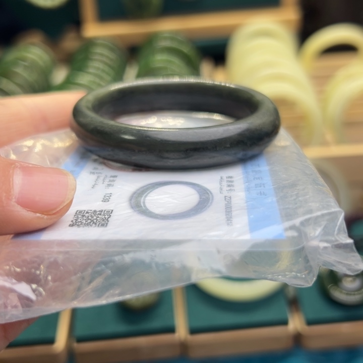 和田玉手镯未镶嵌52.2圈围1414