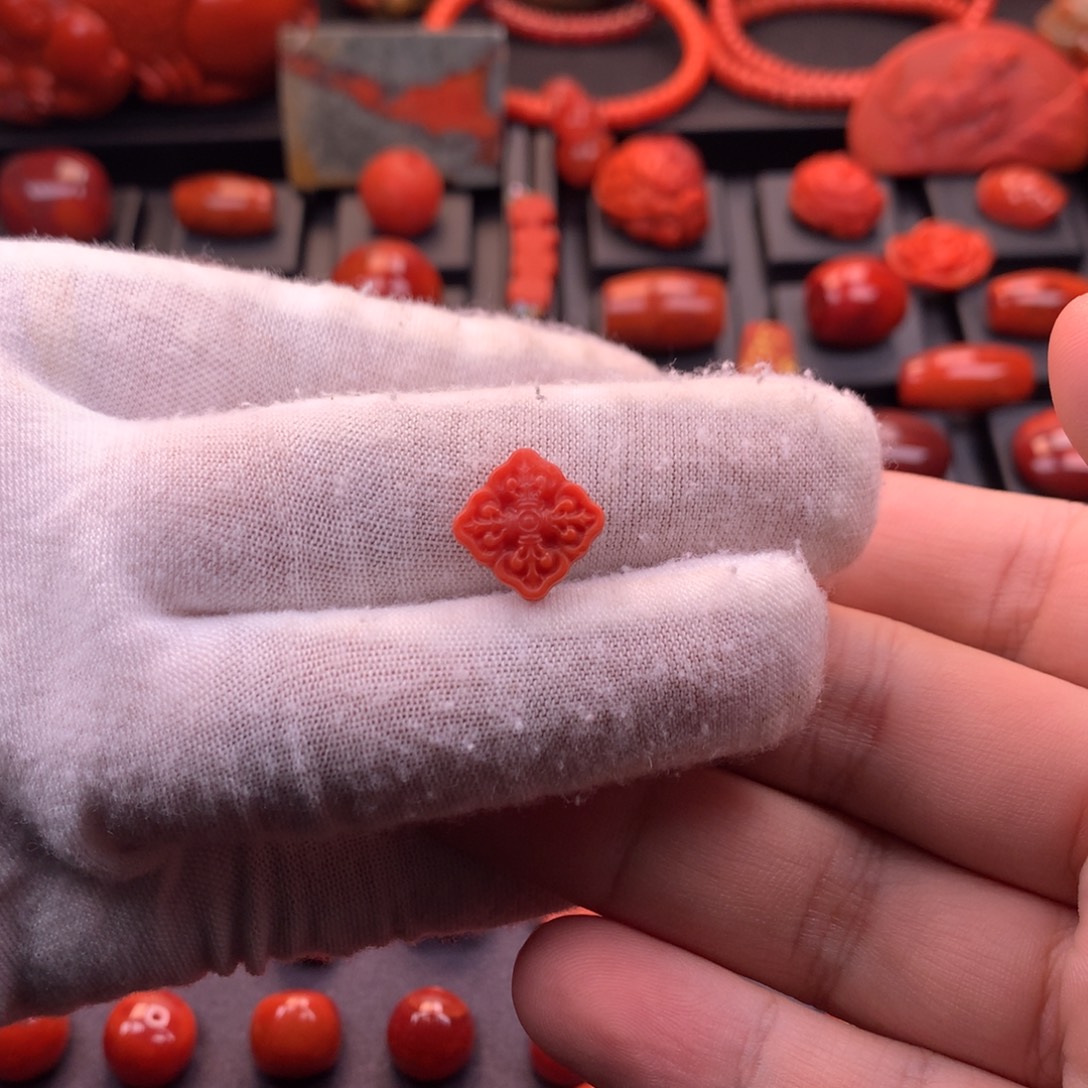 南红玛瑙未镶嵌精工雕刻十字金刚杵背云13.6mm