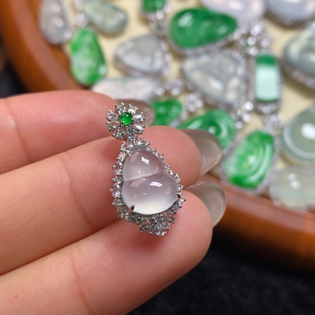 翡翠吊坠(赠链)18K金镶嵌