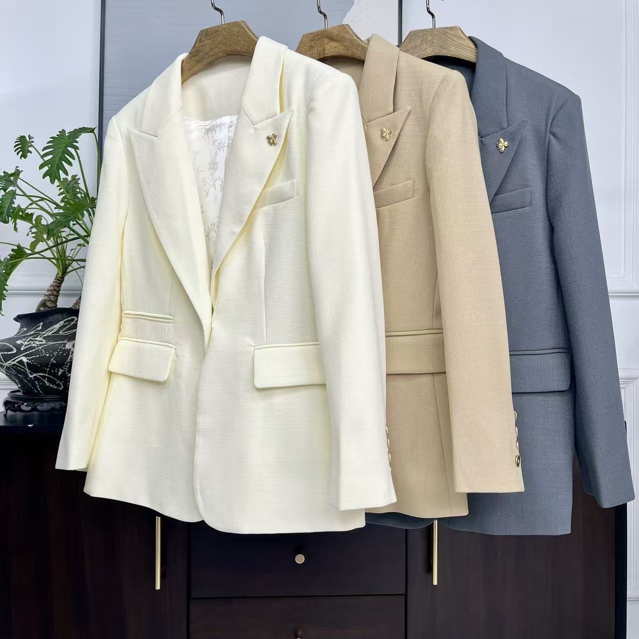 小蜜蜂同款通勤OL简约修身干练气质款西装