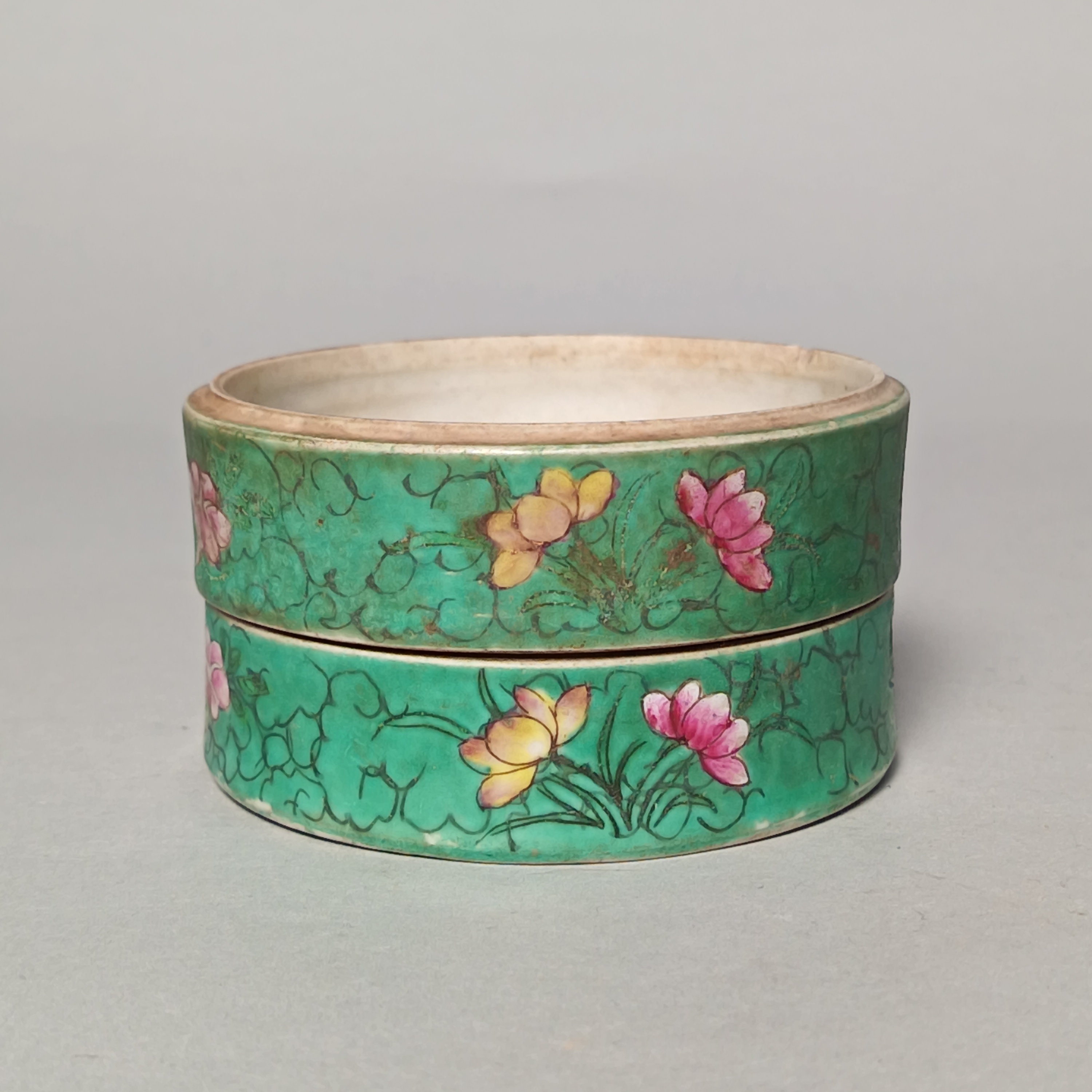 【010021951】清晚期 松石地粉彩花卉洗一对