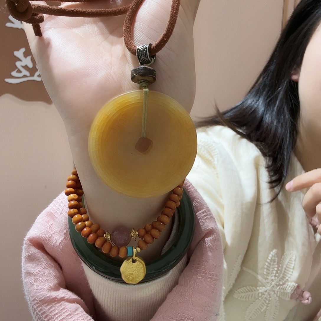 蛇纹石玉未镶嵌颈饰