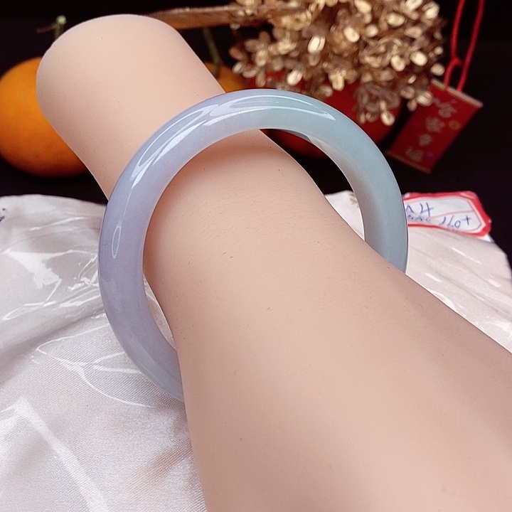 翡翠手镯未镶嵌60圈