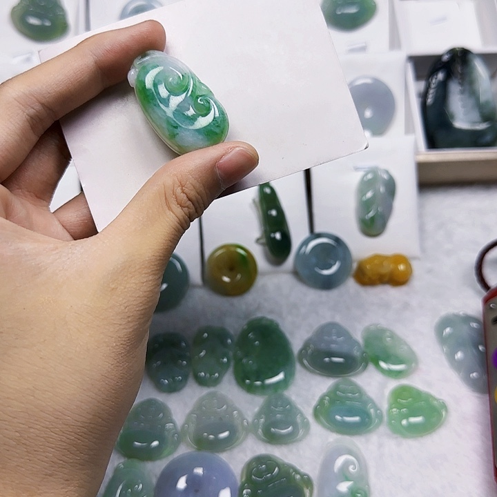 翡翠未镶嵌颈饰翡翠