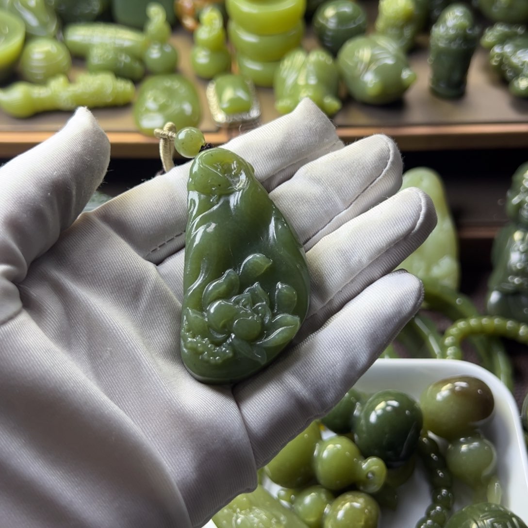 岫岩老玉（透闪石质玉）挂件未镶嵌作*计