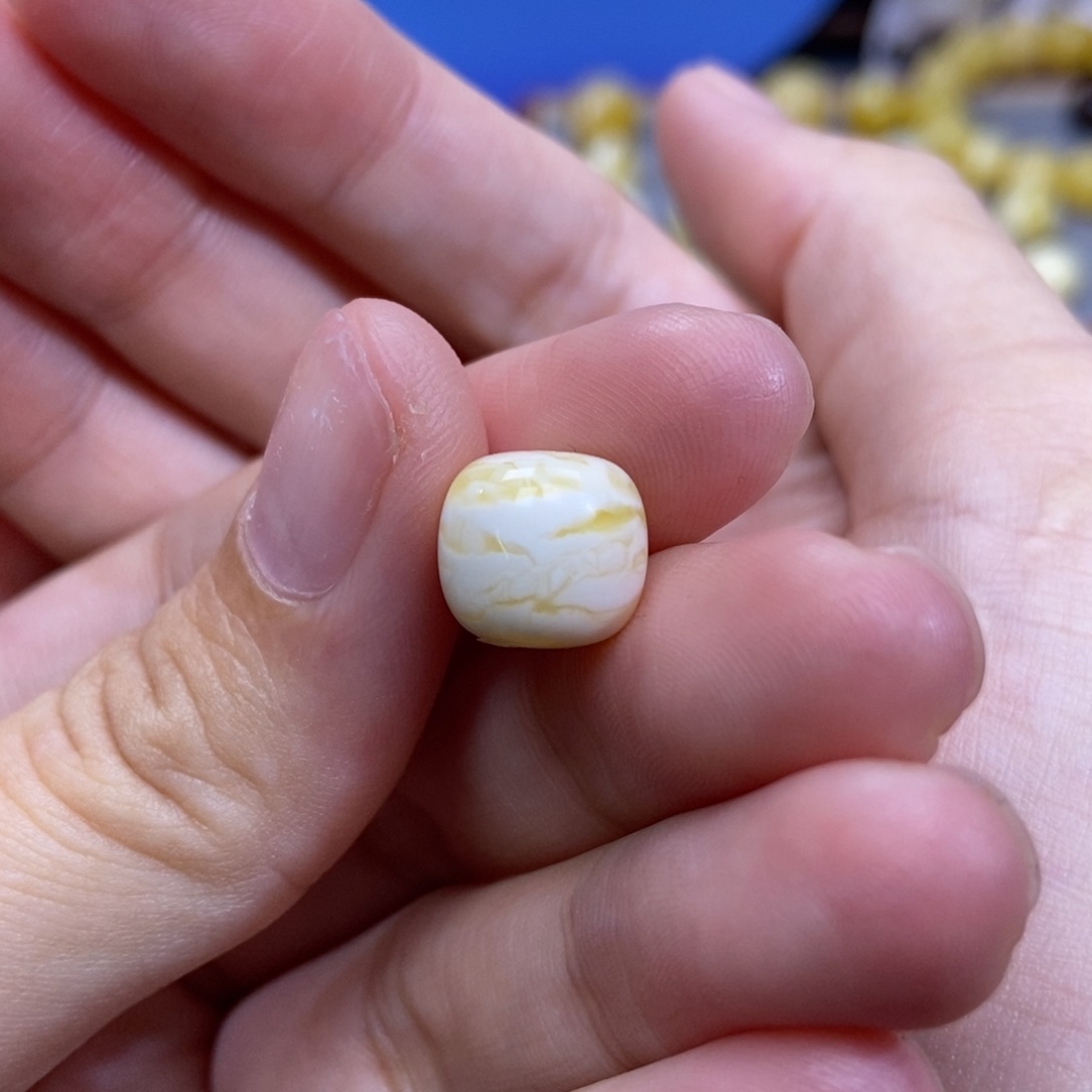 琥珀未镶嵌珠宝奇石s****s