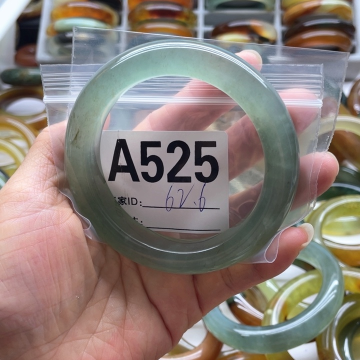 蛇纹石玉未镶嵌手镯大****晚