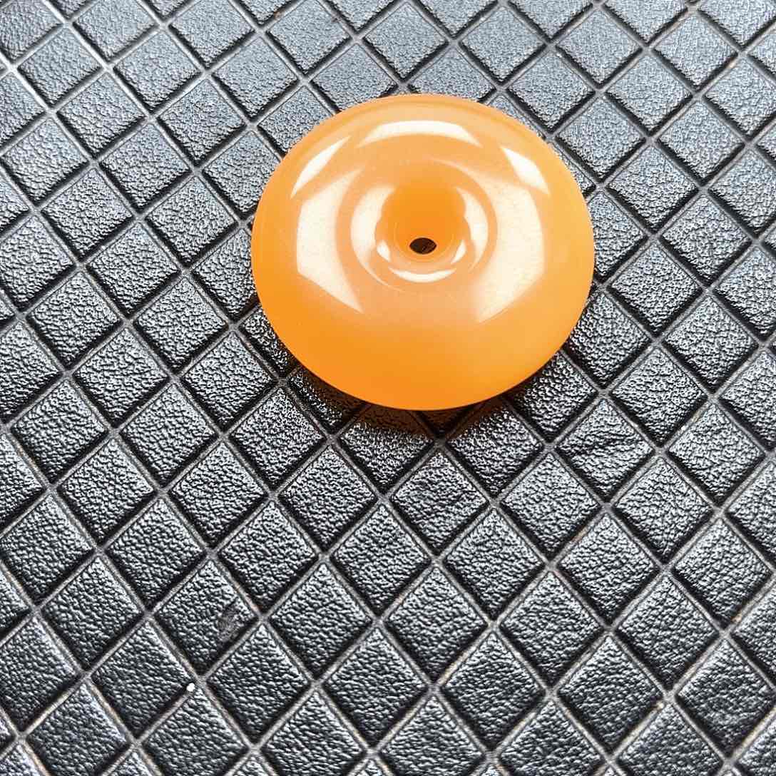 乐***时石英质玉（缅黄）未镶嵌吊坠(不含链)