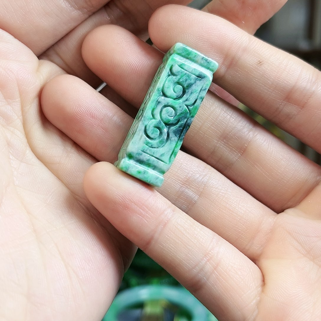 翡翠颈饰未镶嵌吊坠