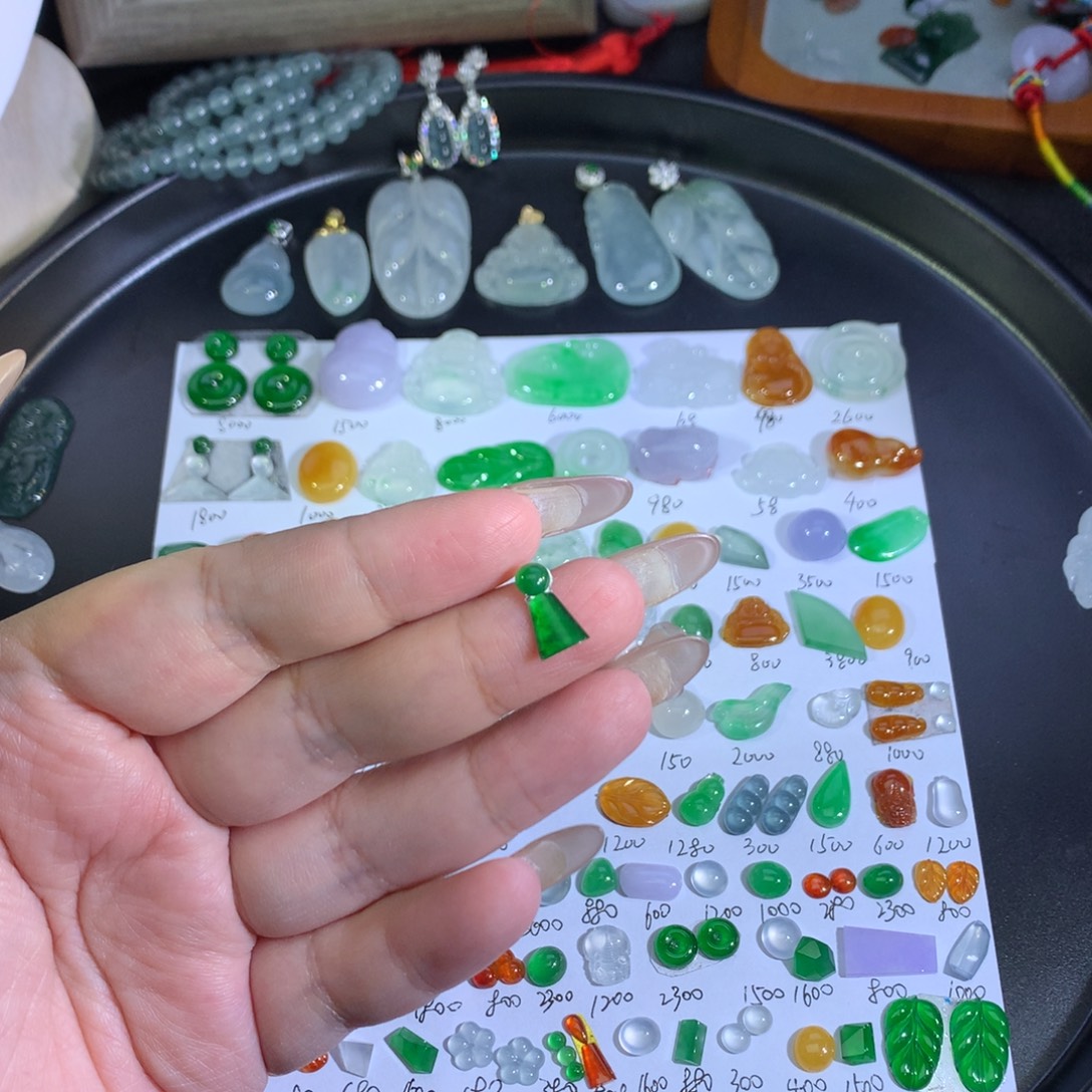 翡翠未镶嵌吊坠(不含链)绿蛋柱
