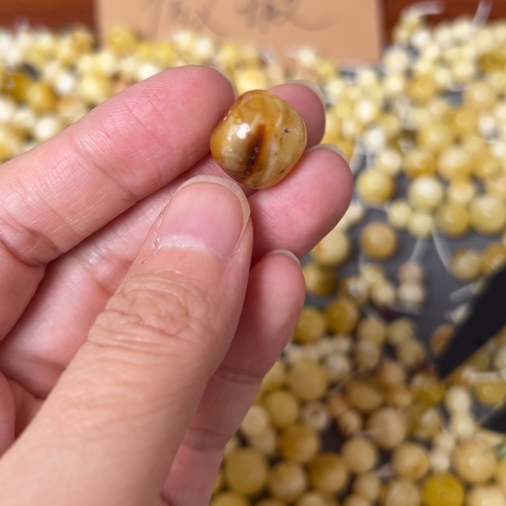 蜜蜡未镶嵌裸石14.3mm一个