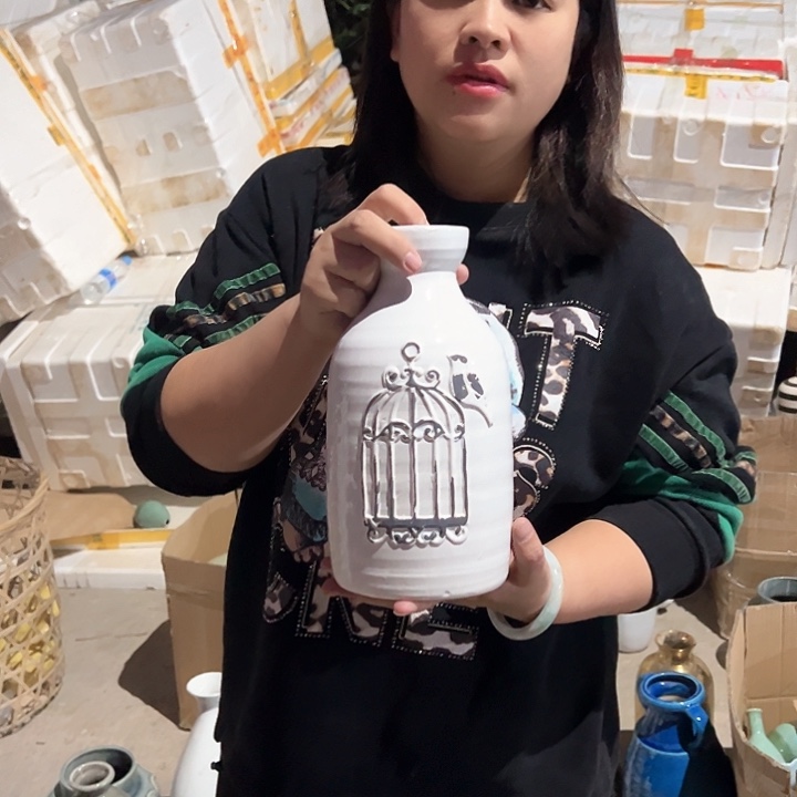 瓶高度25厘米口径6厘米微瑕捡漏上釉不匀