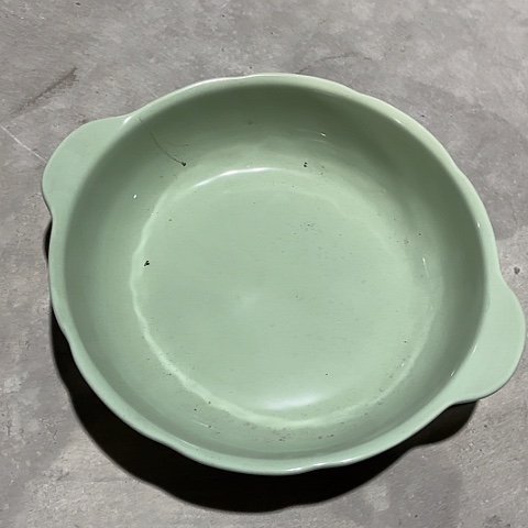 微瑕，不能明火，口径30高7抹茶绿