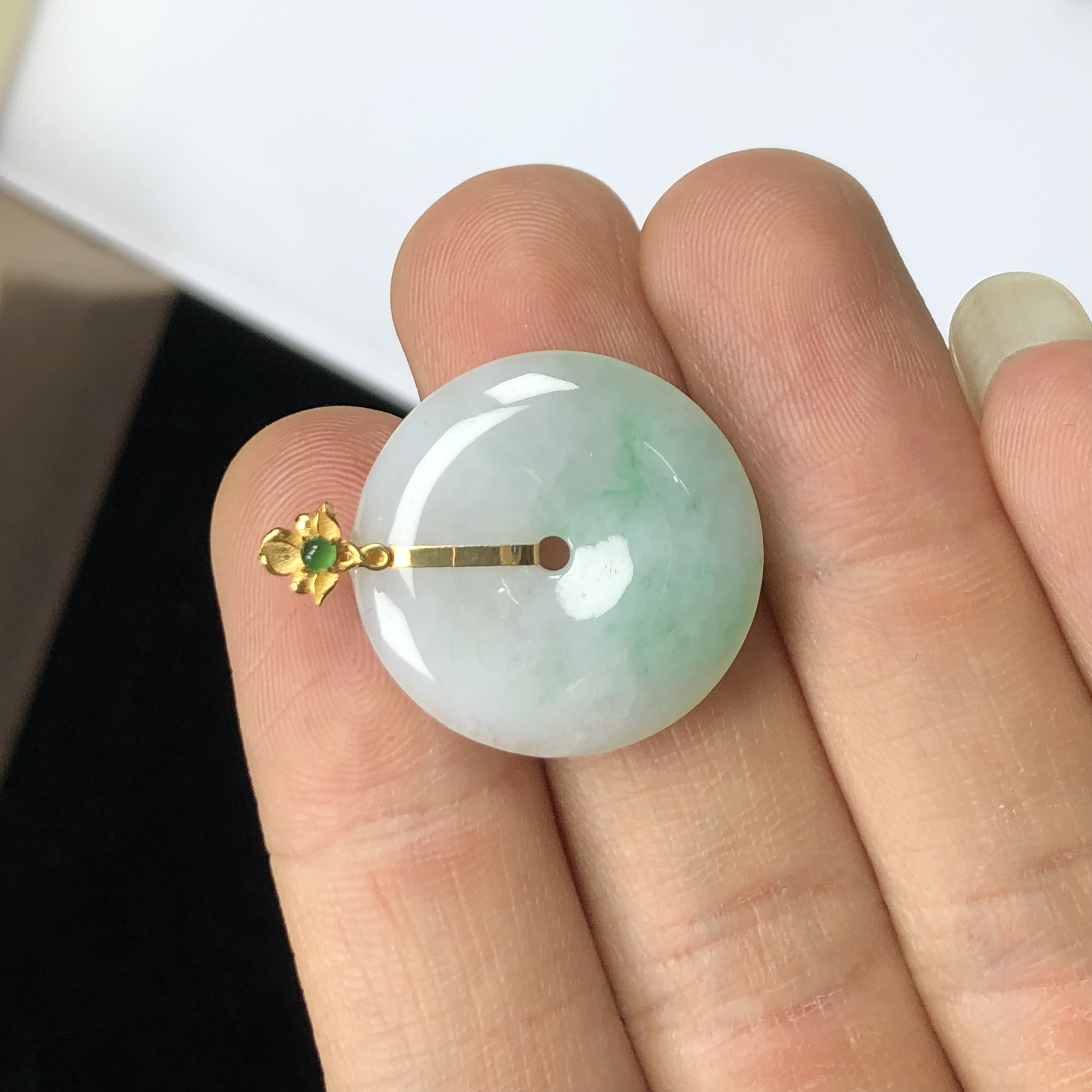 天然缅甸翡翠A货 冰润阳绿平安扣吊坠 18K金镶嵌女士挂坠 送闺蜜