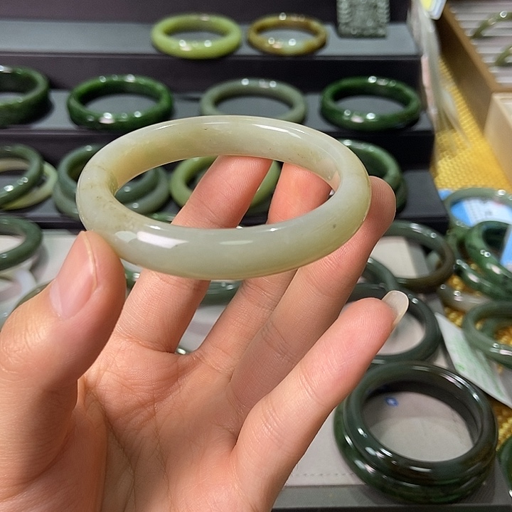 和田玉未镶嵌手镯