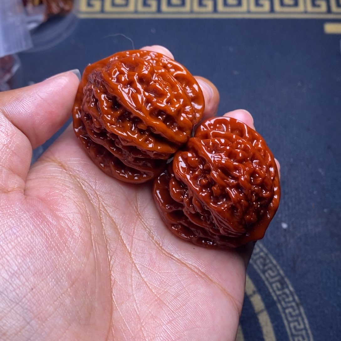 文玩核桃吊坠虎头41 色差