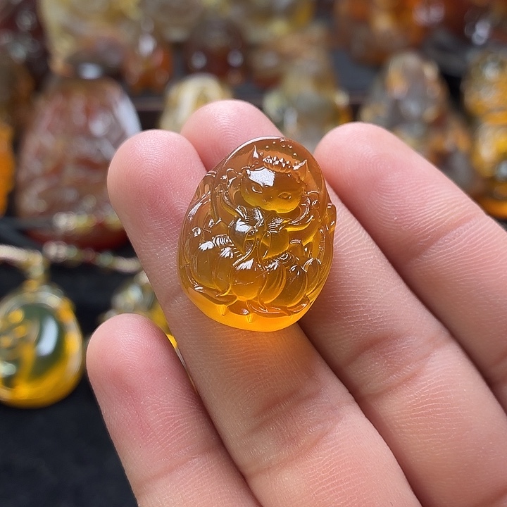 琥珀未镶嵌颈饰07