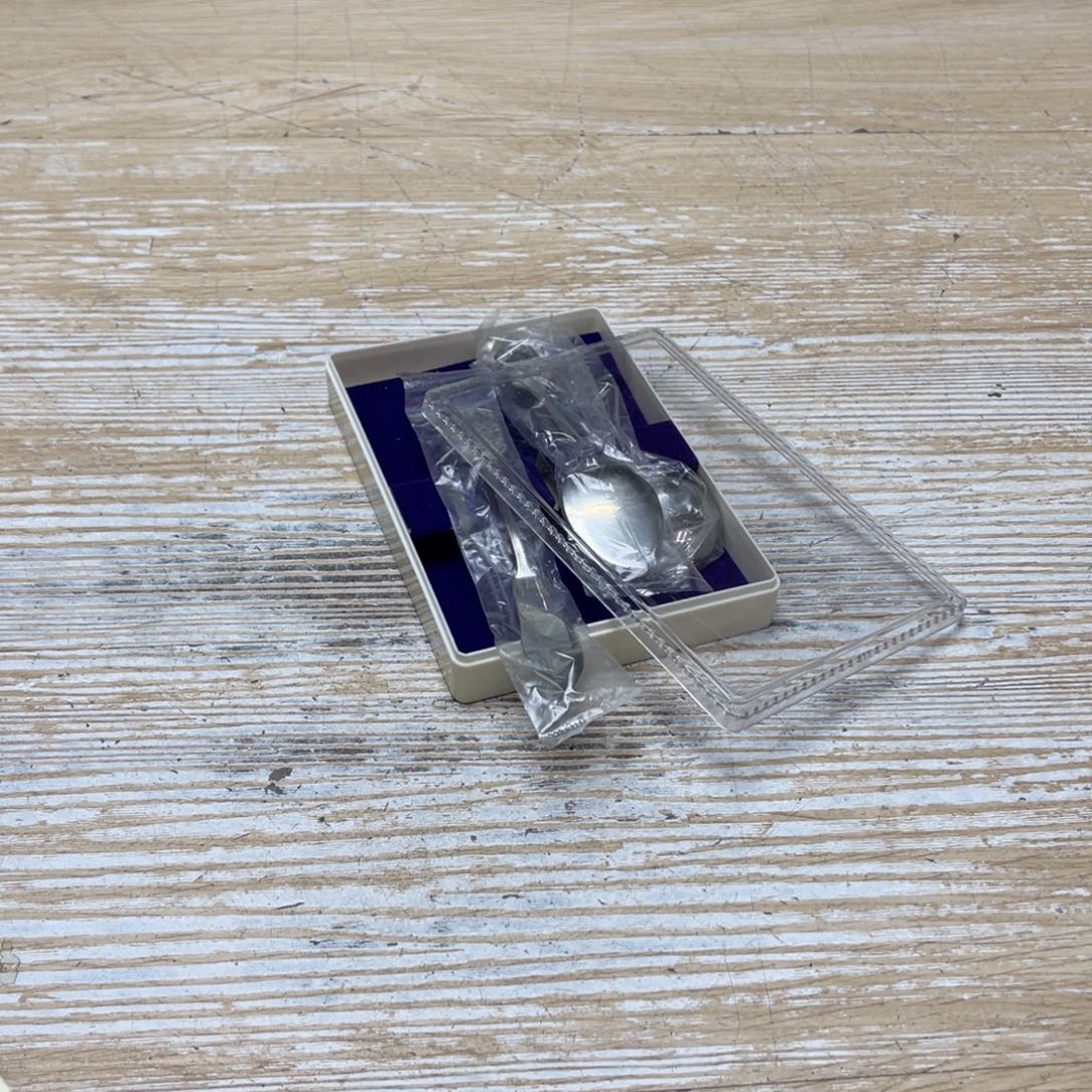 瓷片罗*密密麻麻地排列着一个