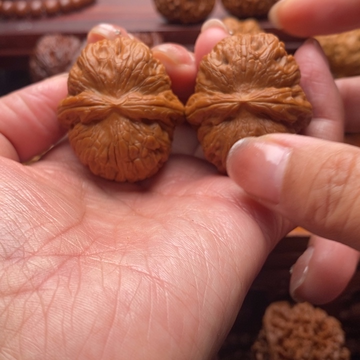 杜***草文玩核桃把件平谷元宝