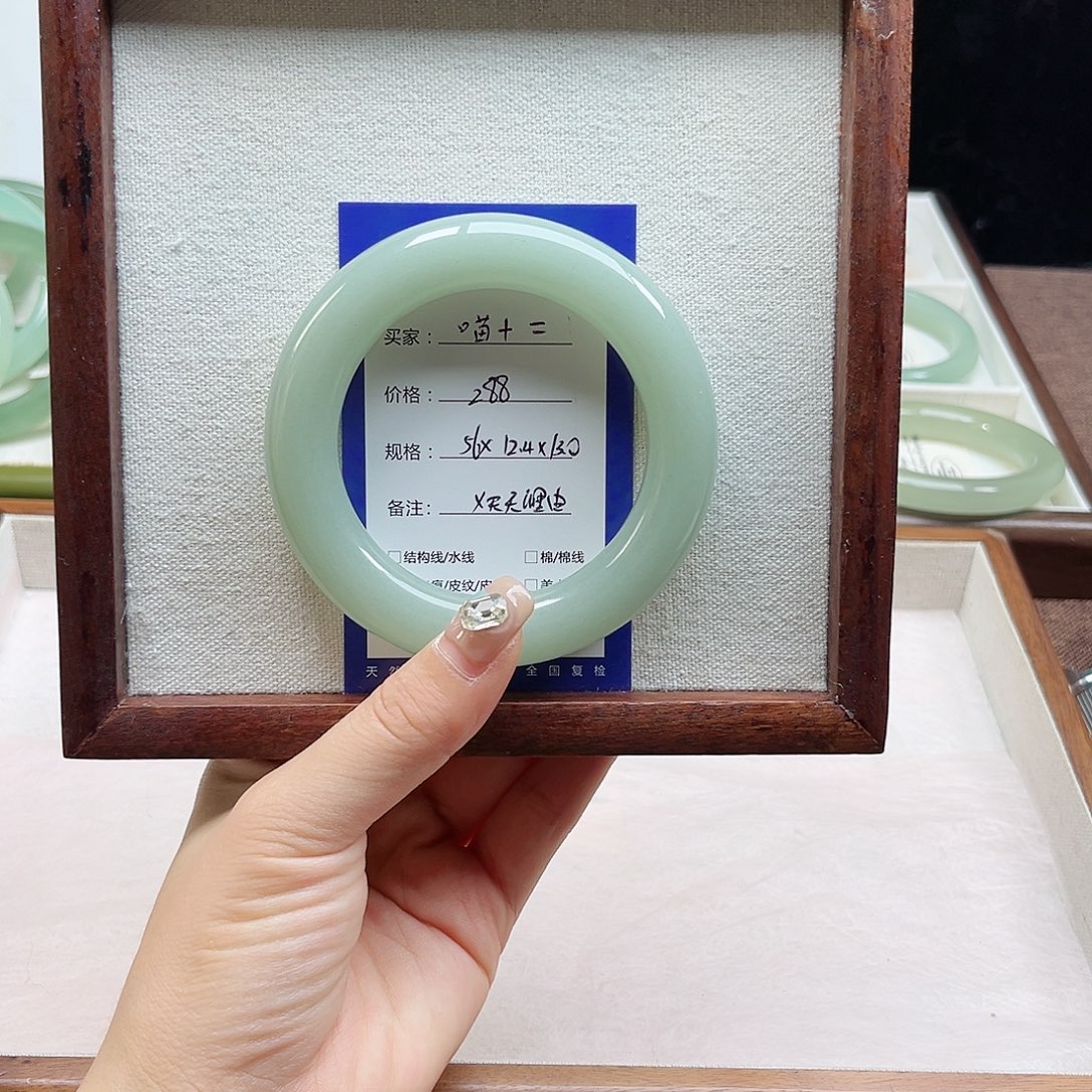 喵***二石英质玉未镶嵌手镯