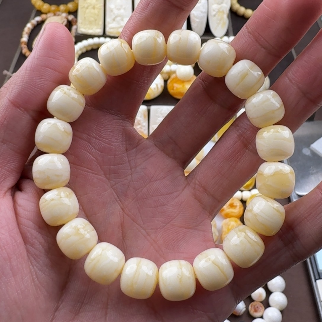 未镶嵌琥珀裸石蜜蜡