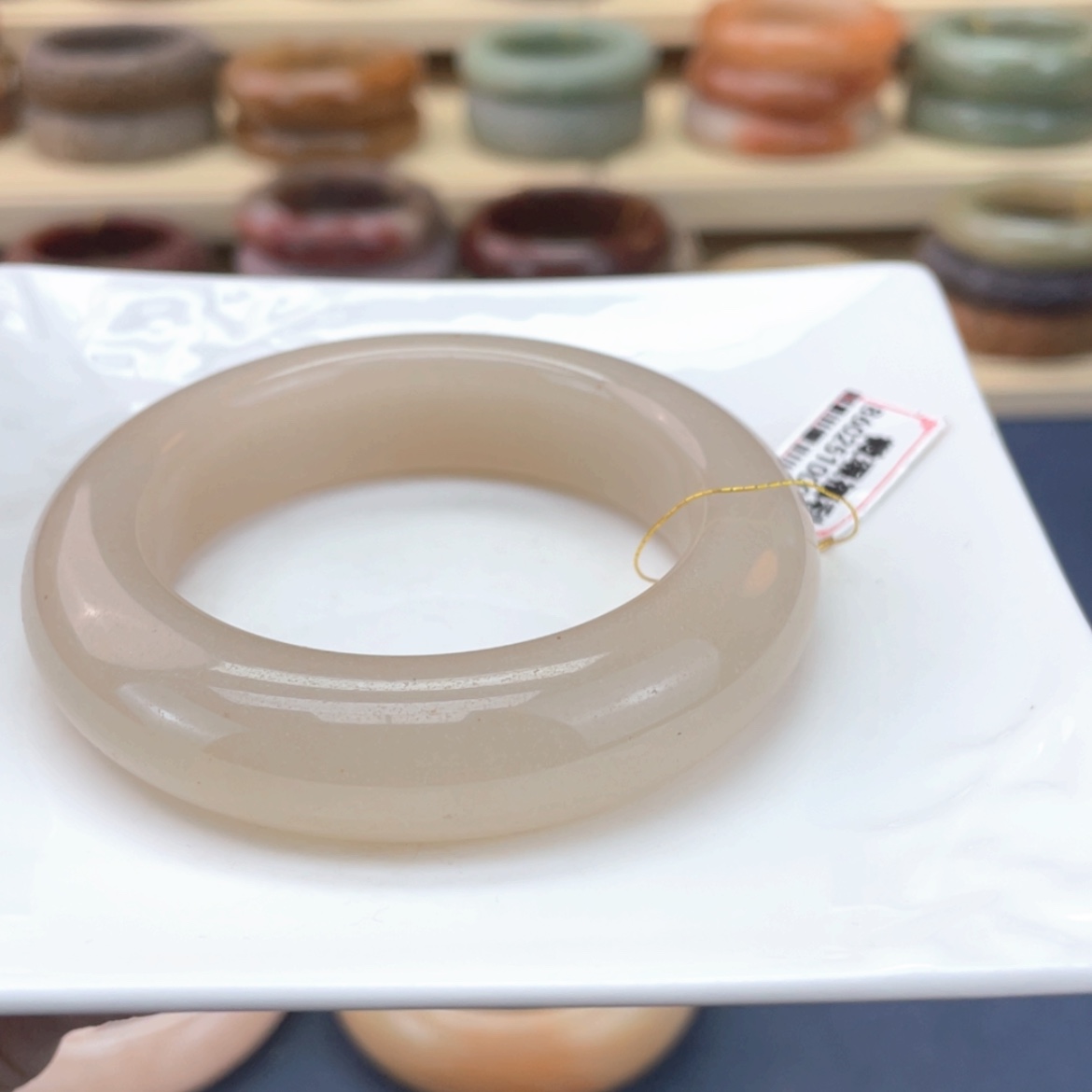 【闪购商品】石英质玉手镯未镶嵌