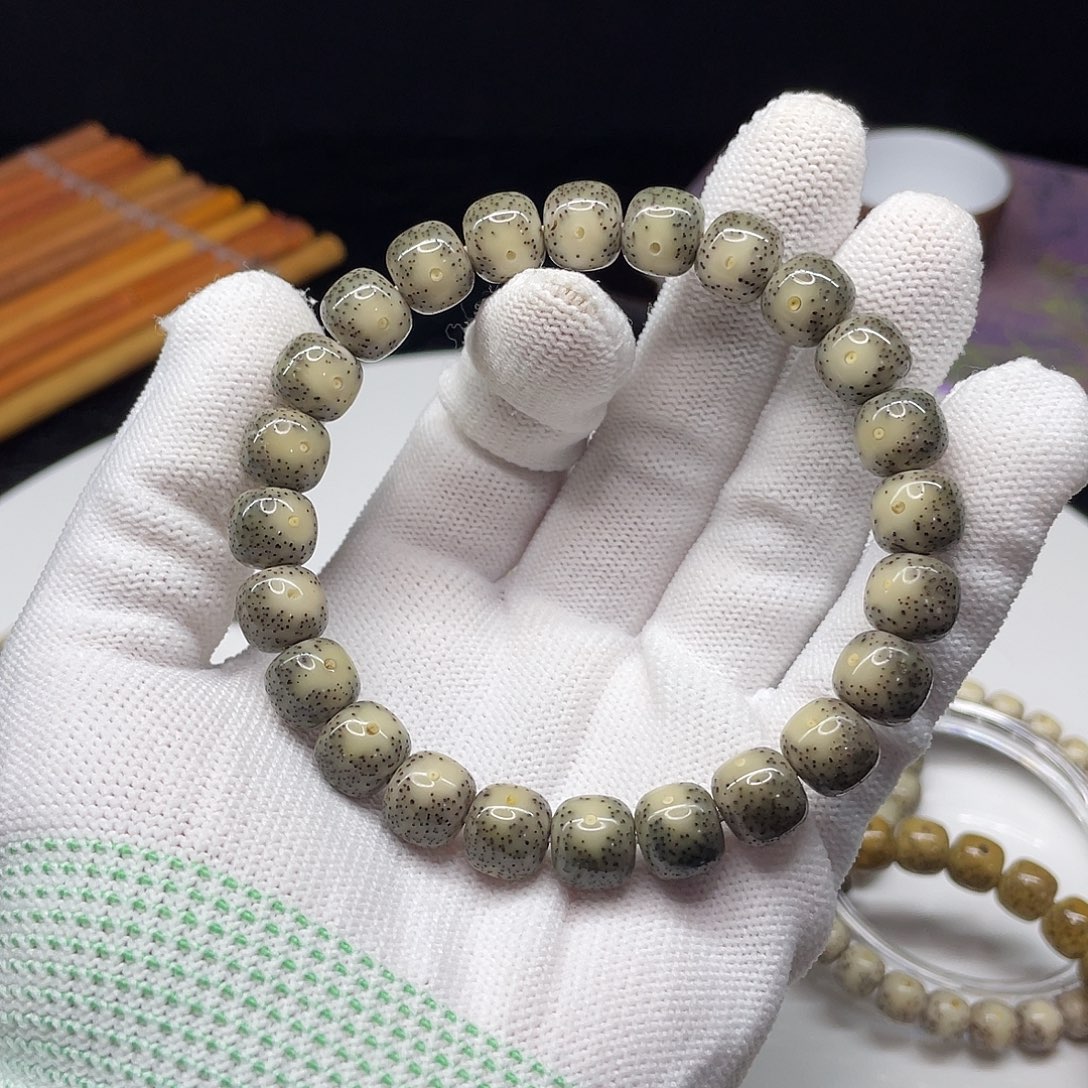 哇***呀星月菩提吊坠02。10/9墨绿冰黄金瞳