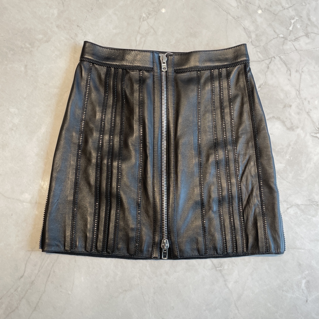 95新 Givenchy/纪梵希 Givenchy 黑色皮短裙 /36码/95新/NBY6275