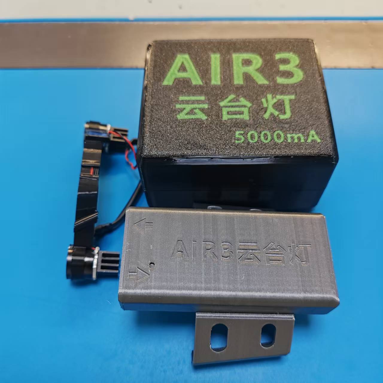 3S云台灯，5000毫安云台，续航4小时以上。