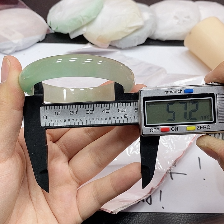 翡翠手镯未镶嵌67 