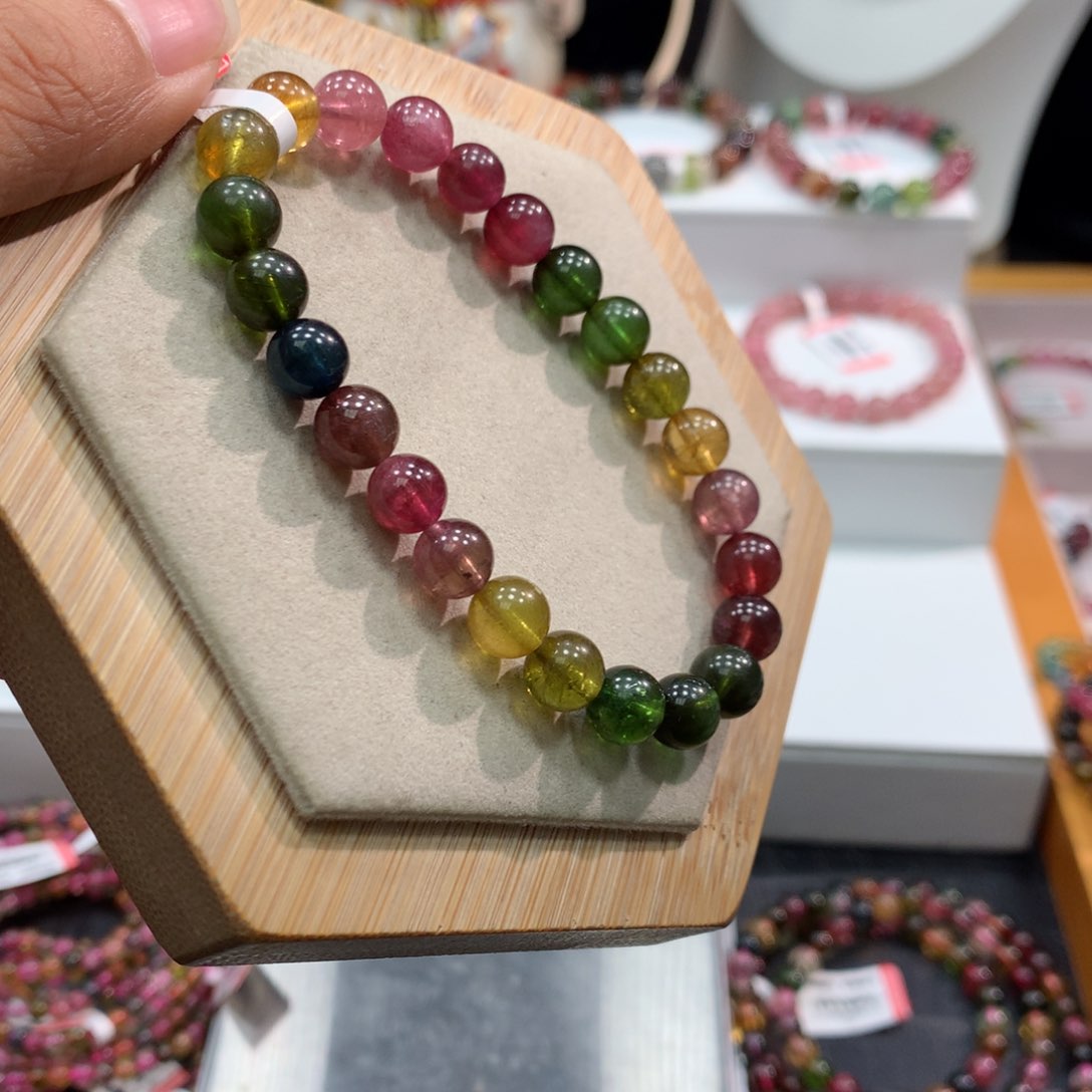 碧玺手链未镶嵌     7.8mm。     