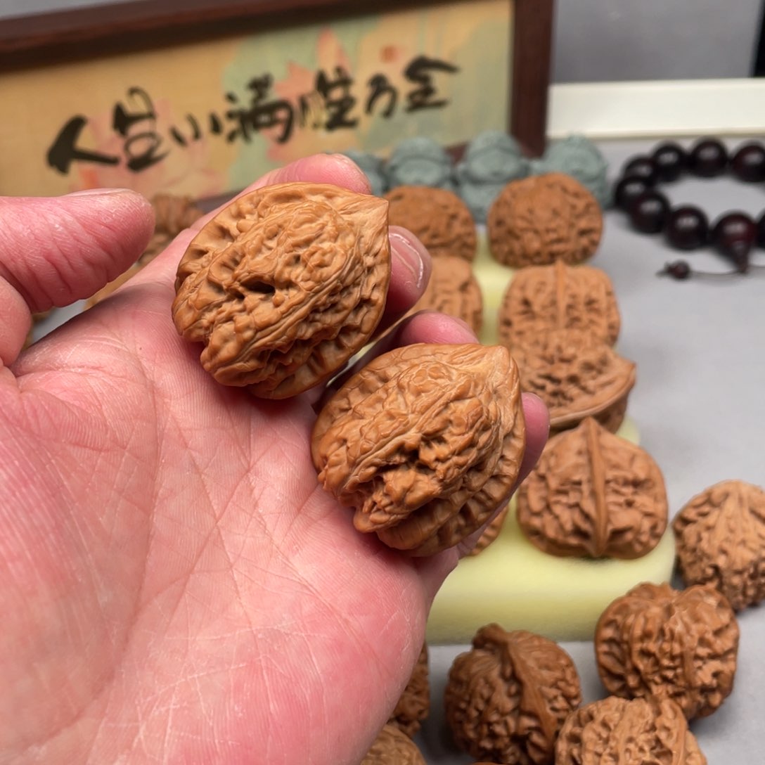 文玩核桃把件赤龙鸡心