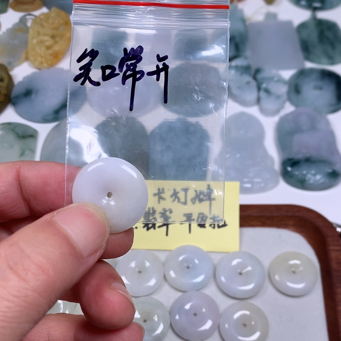 祝***开翡翠未镶嵌颈饰翡翠平安扣